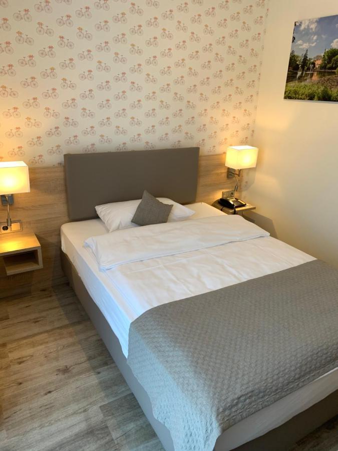 Hotel Fallersleber Spieker วอล์ฟสบวร์ก ภายนอก รูปภาพ