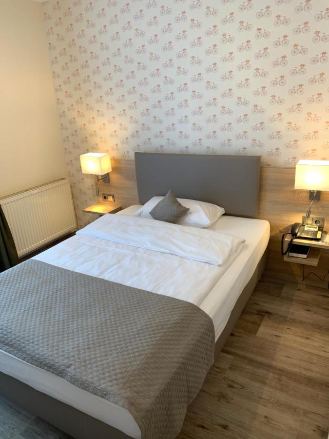 Hotel Fallersleber Spieker วอล์ฟสบวร์ก ภายนอก รูปภาพ