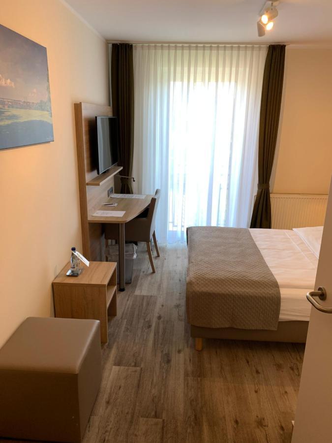 Hotel Fallersleber Spieker วอล์ฟสบวร์ก ภายนอก รูปภาพ
