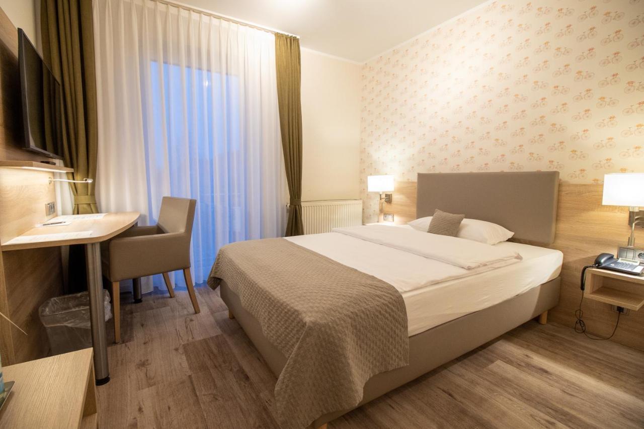 Hotel Fallersleber Spieker วอล์ฟสบวร์ก ภายนอก รูปภาพ