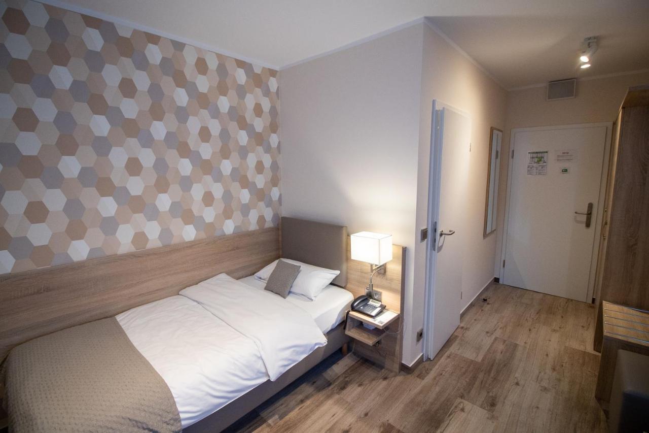 Hotel Fallersleber Spieker วอล์ฟสบวร์ก ภายนอก รูปภาพ