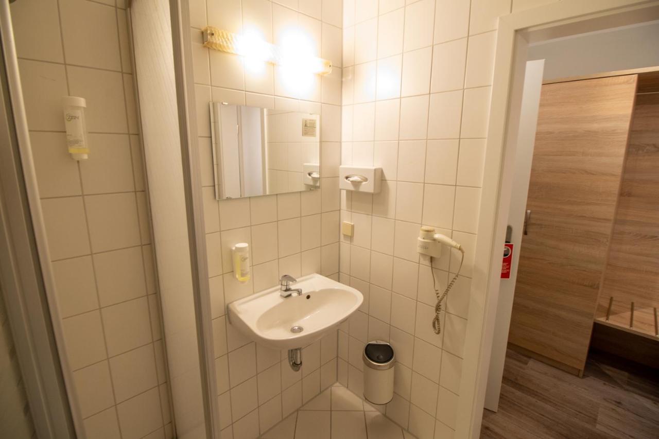 Hotel Fallersleber Spieker วอล์ฟสบวร์ก ภายนอก รูปภาพ