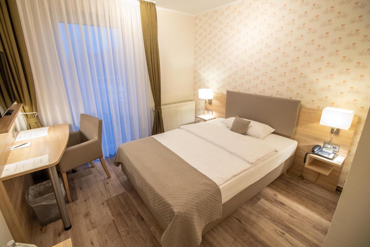 Hotel Fallersleber Spieker วอล์ฟสบวร์ก ภายนอก รูปภาพ