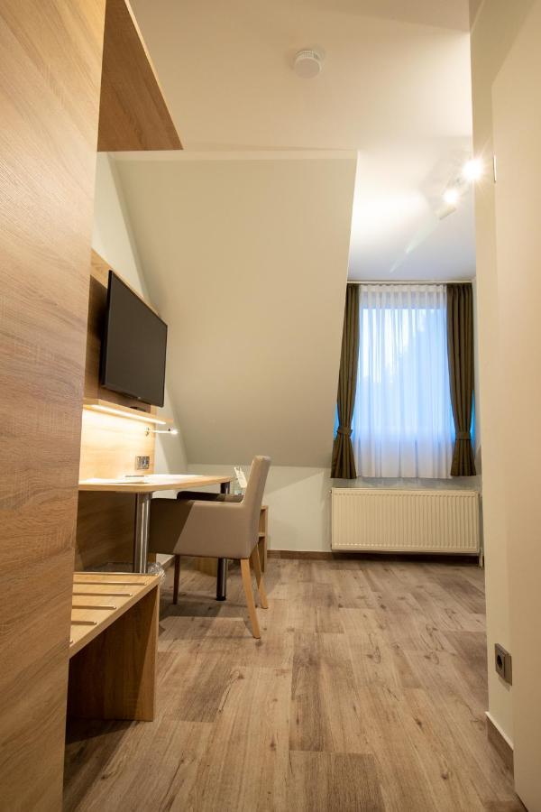 Hotel Fallersleber Spieker วอล์ฟสบวร์ก ภายนอก รูปภาพ