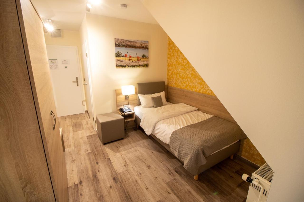 Hotel Fallersleber Spieker วอล์ฟสบวร์ก ภายนอก รูปภาพ
