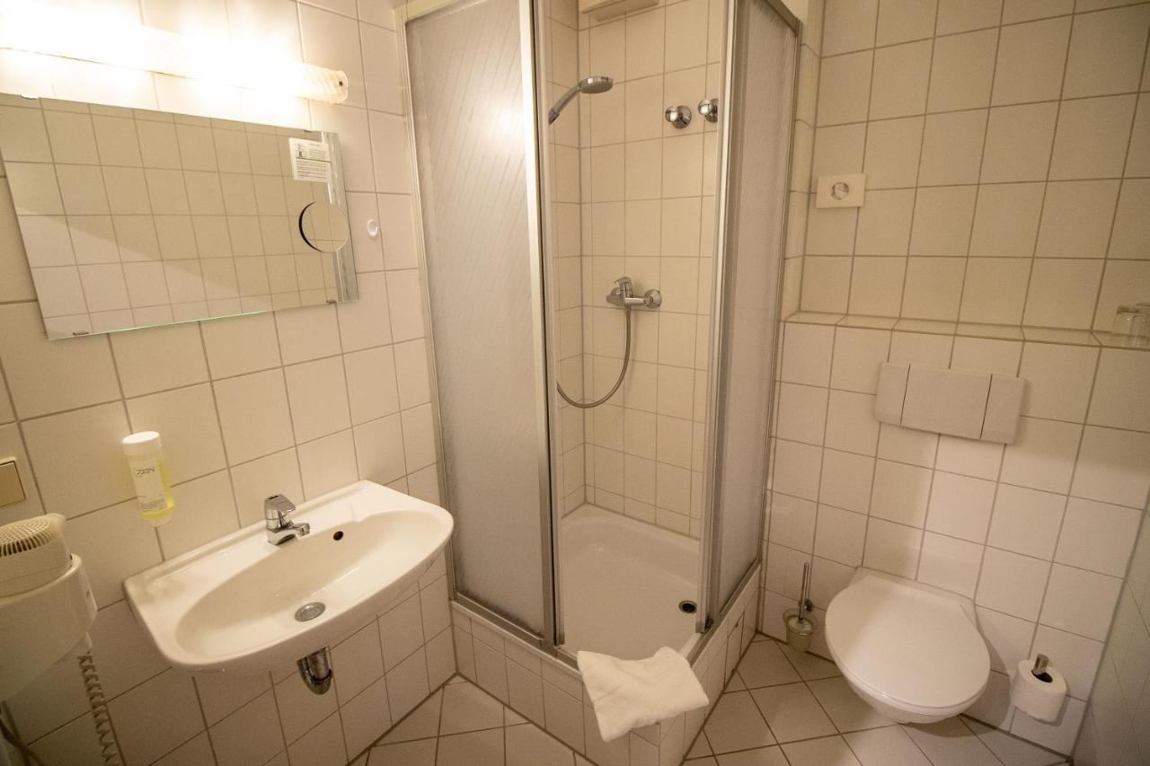 Hotel Fallersleber Spieker วอล์ฟสบวร์ก ภายนอก รูปภาพ
