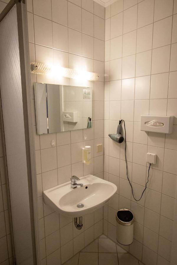 Hotel Fallersleber Spieker วอล์ฟสบวร์ก ภายนอก รูปภาพ