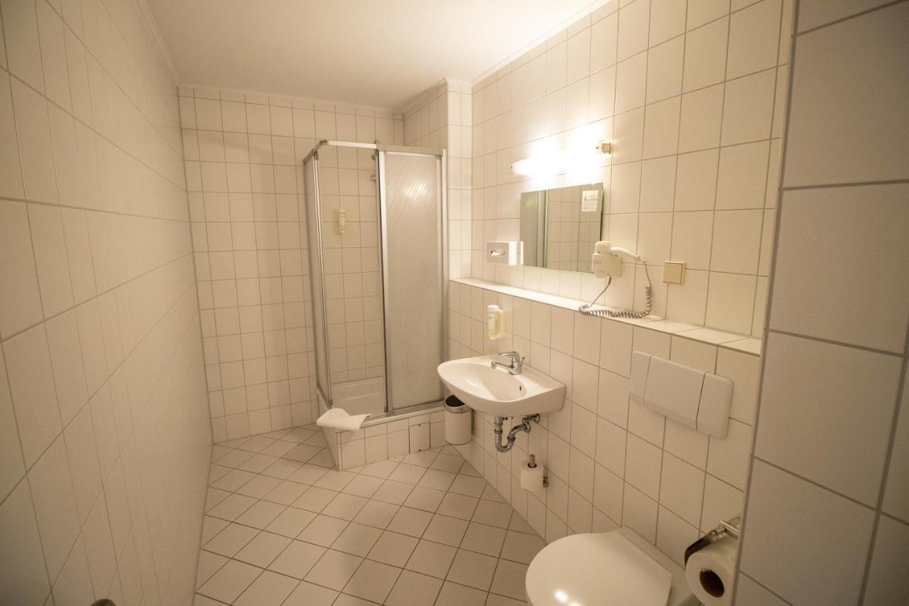 Hotel Fallersleber Spieker วอล์ฟสบวร์ก ภายนอก รูปภาพ