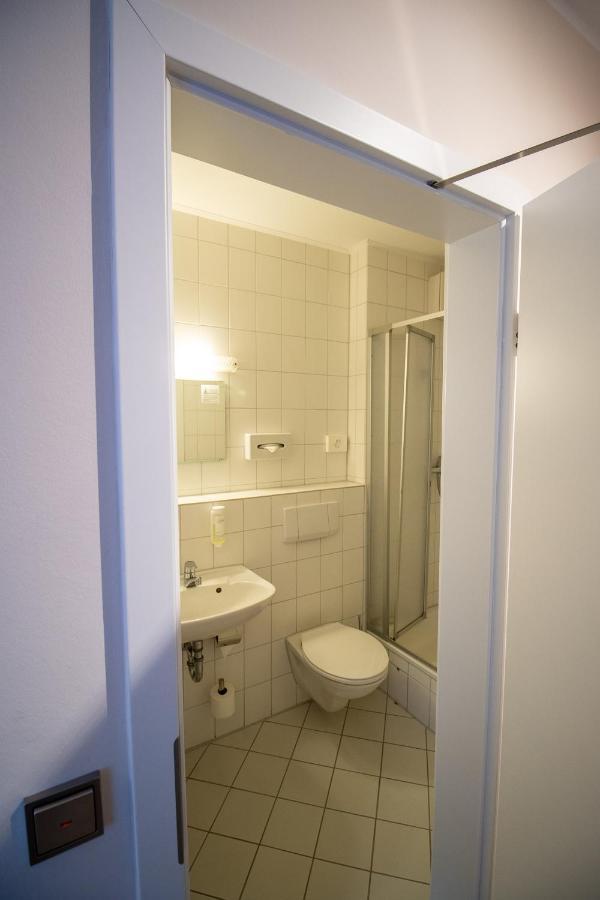 Hotel Fallersleber Spieker วอล์ฟสบวร์ก ภายนอก รูปภาพ