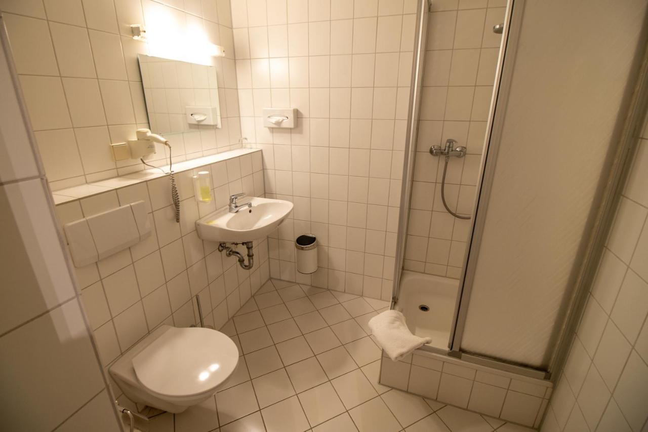 Hotel Fallersleber Spieker วอล์ฟสบวร์ก ภายนอก รูปภาพ