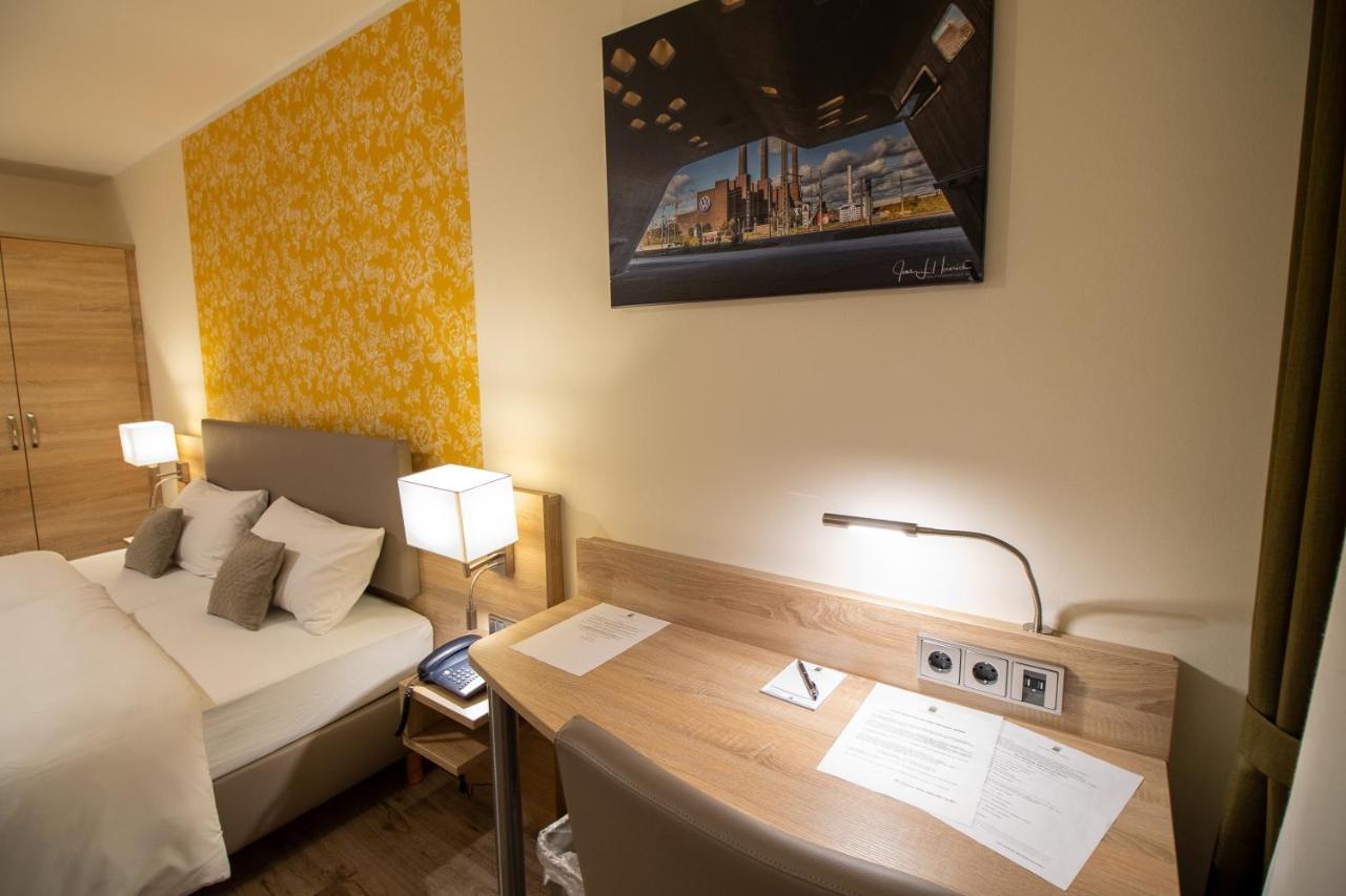 Hotel Fallersleber Spieker วอล์ฟสบวร์ก ภายนอก รูปภาพ